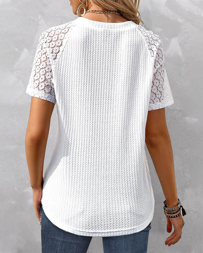 T-shirt manches en dentelle col V